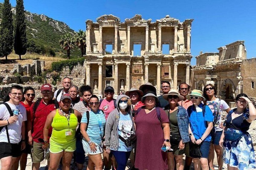 Don't forget to take a picture in front of the impressive Library of Celcus. 4