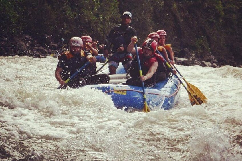 Rafting Baños Ecuador level III+ and IV 1