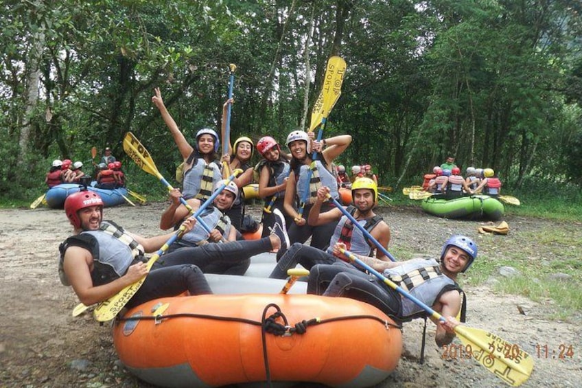 Rafting Baños Ecuador level III+ and IV 4