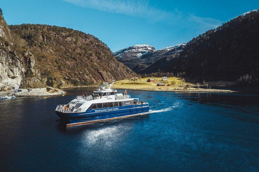 Mostraumen Fjord Cruise – the local operator 5