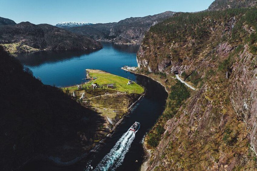 Mostraumen Fjord Cruise – the local operator 2