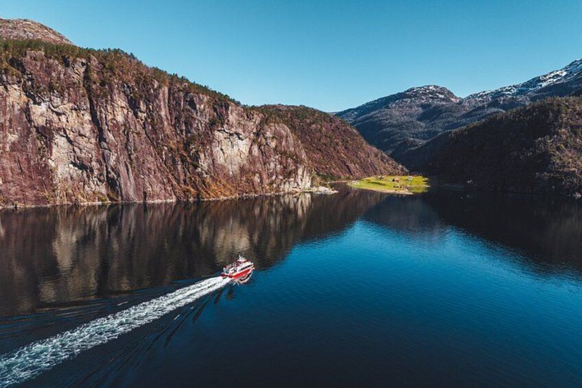 Mostraumen Fjord Cruise – the local operator 3