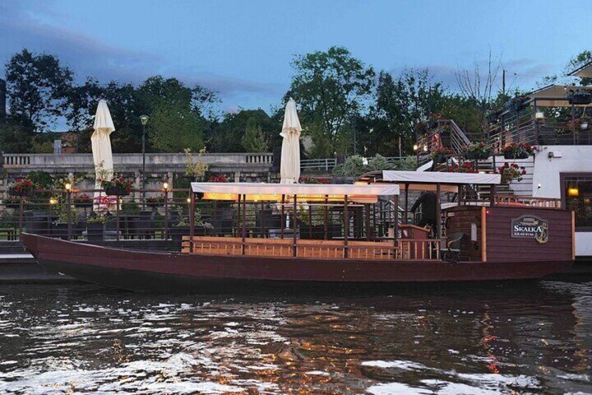 Sail with us to Krakow's Kazimierz and explore its beauty from the water.