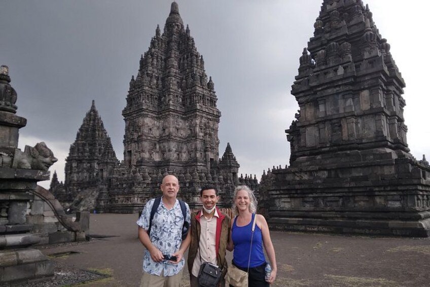 Yogyakarta: Borobudur Top Access & Prambanan Temple Private Tour 2