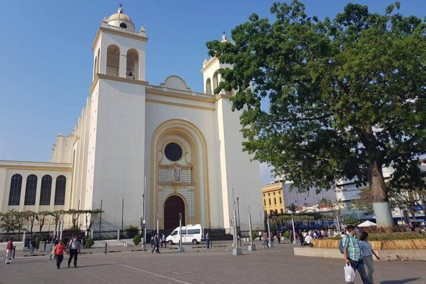 Historic Center of San Salvador Tour - Layover at Airport