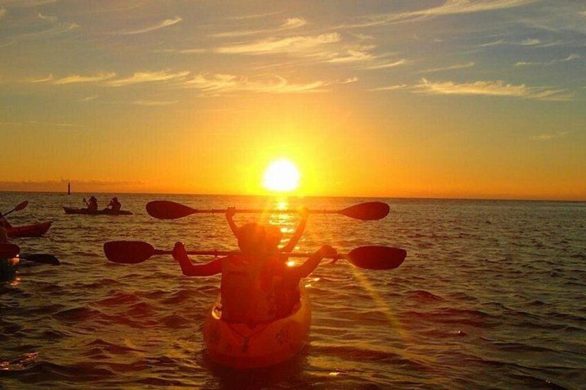 Beautiful sunset kayak tour in Okinawa 2