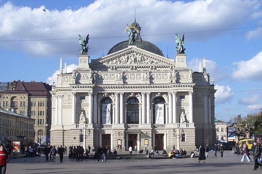 A large, ornate building with statues and a dome. 4