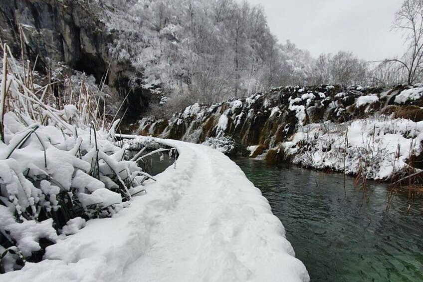 Plitvice Lakes Tour: Secured Tickets, Train & Boat Ride 2