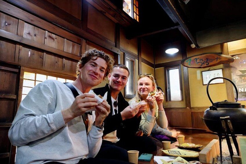 Sharing laughter and local flavors – a perfect moment around the IRORI hearth. 2
