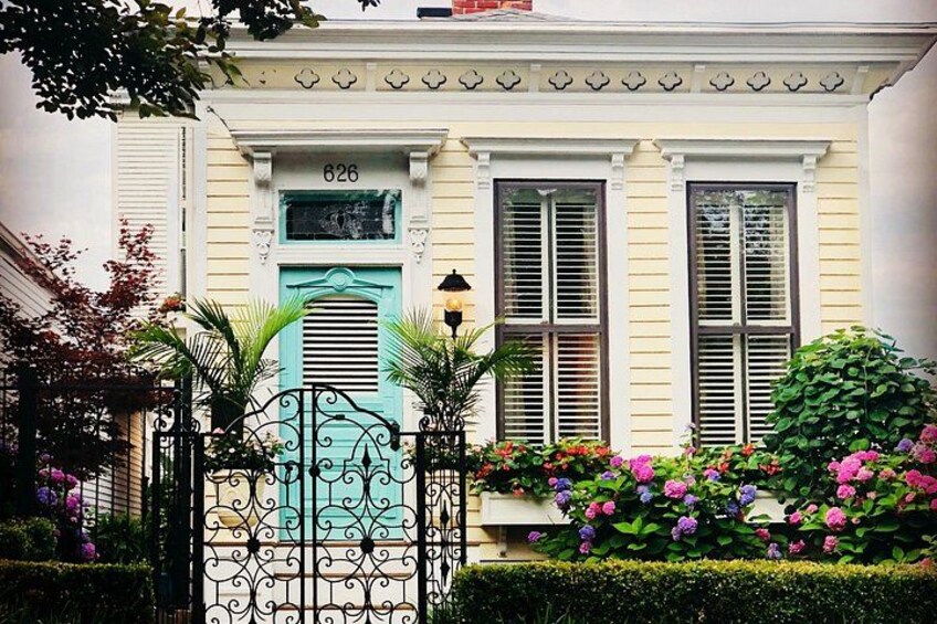 Old Louisville is more than just elegant townhomes and mansions—quaint cottages and shotgun houses await you as well! 4