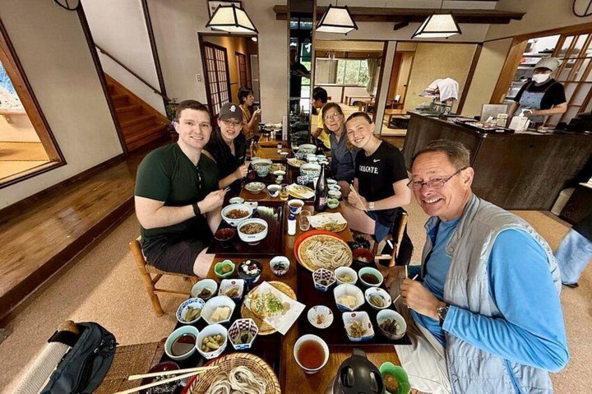 Sharing stories and laughter over a hearty Togakushi-style soba meal. 2