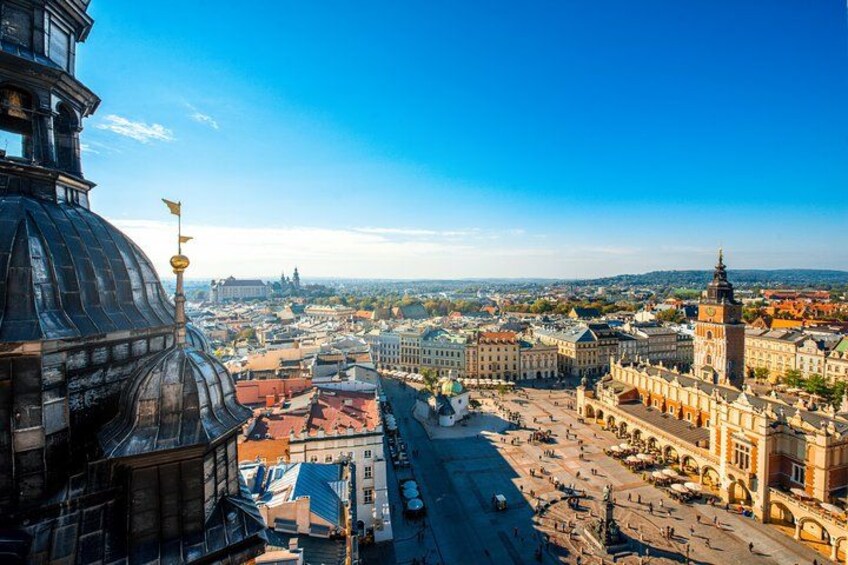 A cityscape with a prominent dome and a large building with a tower. 5