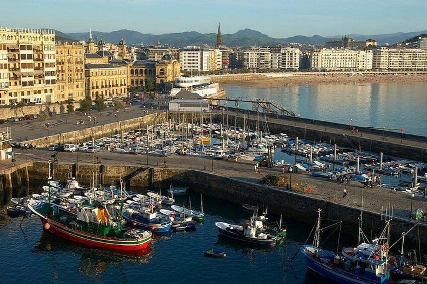 San Sebastian walking tour with pintxo and drink option 2