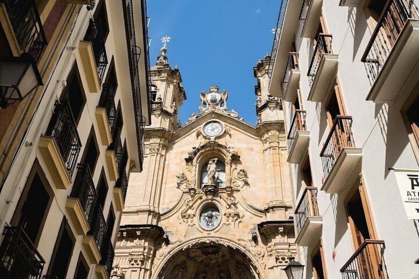San Sebastian walking tour with pintxo and drink option 3