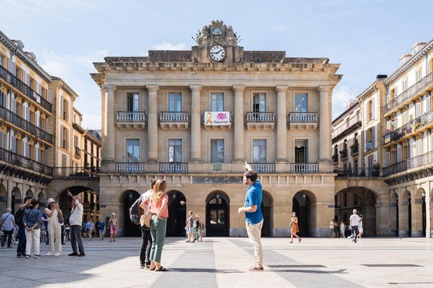 San Sebastian walking tour with pintxo and drink option 2