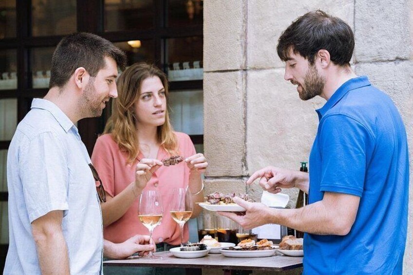 San Sebastian walking tour with pintxo and drink option 2