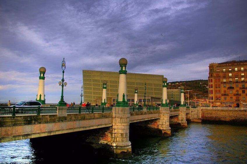 San Sebastian and Gipuzkoa coast tour in small group tour with lunch