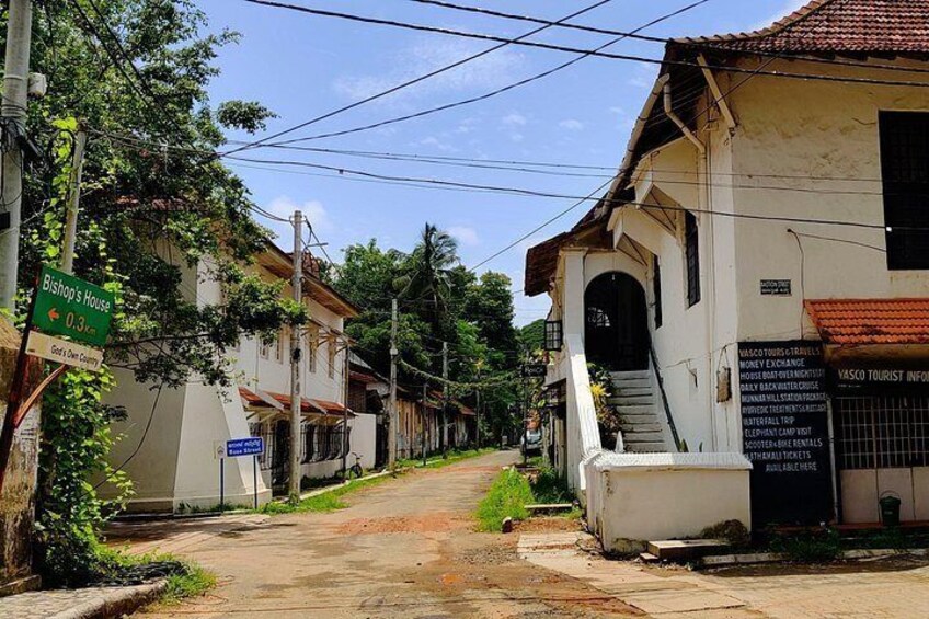 Walking Tour Of Fortkochi & Local Lunch 4