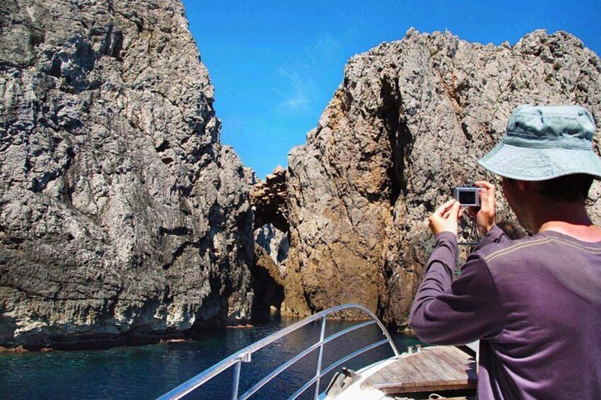 Client taking pictures during the boat trip to Cap de Formentor 2