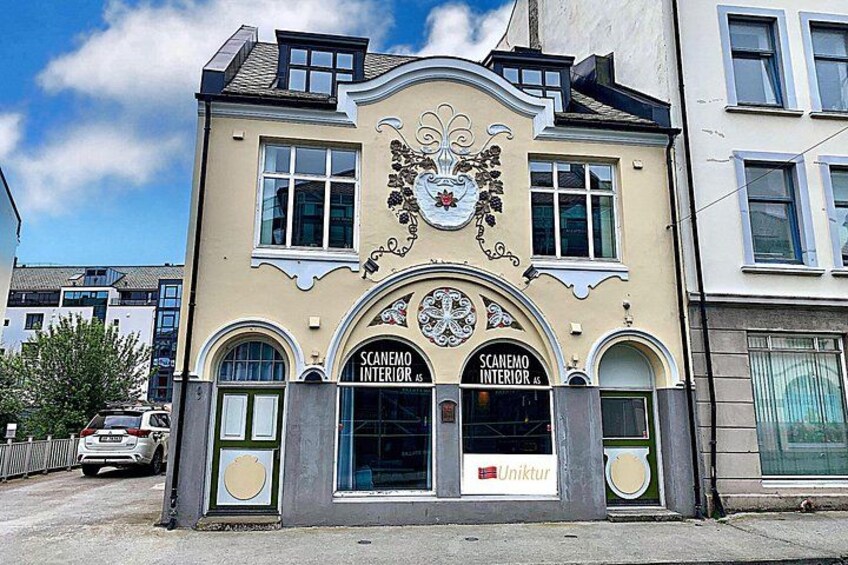 Mystical masks on the facades 3