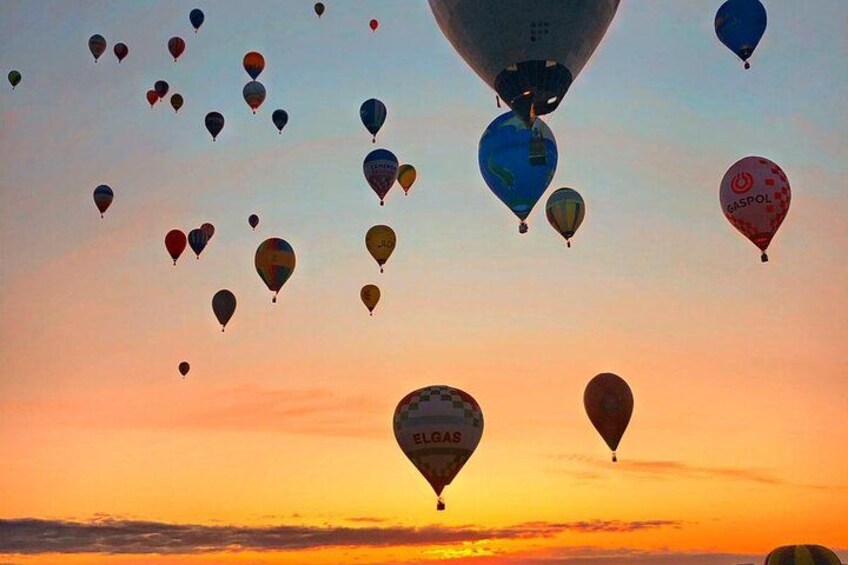 Romantic Sunrise Balloon Tour in Majorca 2