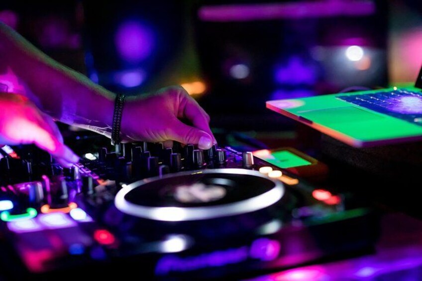Live DJ aboard the Barca Samba 5