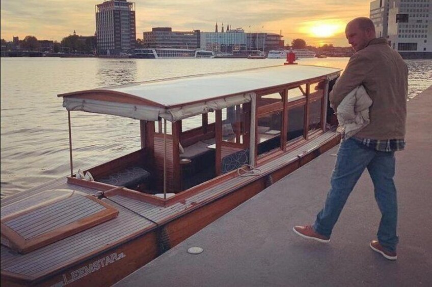 Beautiful Amsterdam saloonboat build in 1928.
Perfect fit for small or private boat tours. Also check our website for more information. www.leemstar.nl