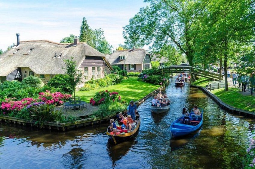 boat tour giethoorn 1