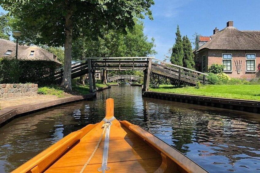 Giethoorn Private Tour from Amsterdam in Jaguar S Type 4