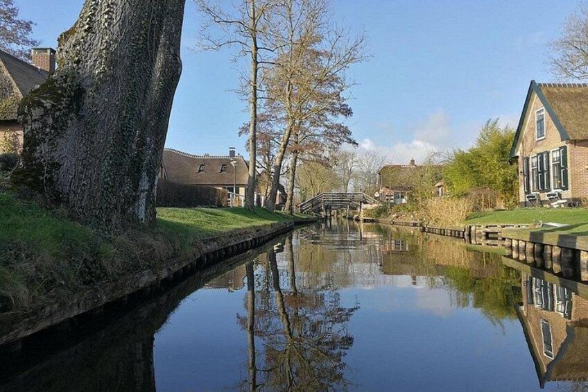 Giethoorn Private Tour from Amsterdam in Jaguar S Type 2
