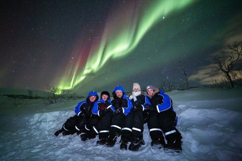 Warm and patient beneath the Arctic sky – our guests in Tromso are dressed in expedition-rated suits and Baffin boots, staying comfortable in the snow for hours while waiting for the perfect aurora 4