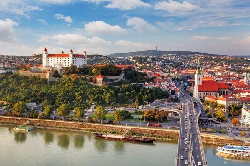 Bratislava walk tour with bonuses and castle 3€ + Tip, kids free 3