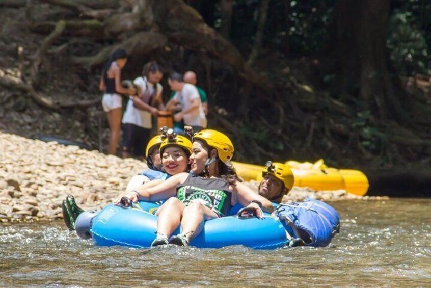 Private Tour: Cave tubing and zip-line from Belize City 