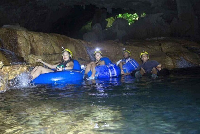 Private Tour: Cave tubing and zip-line from Belize City