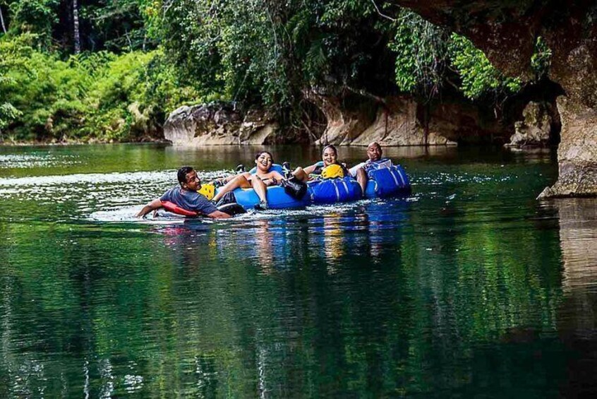 Private Tour: Cave tubing and zip-line from Belize City