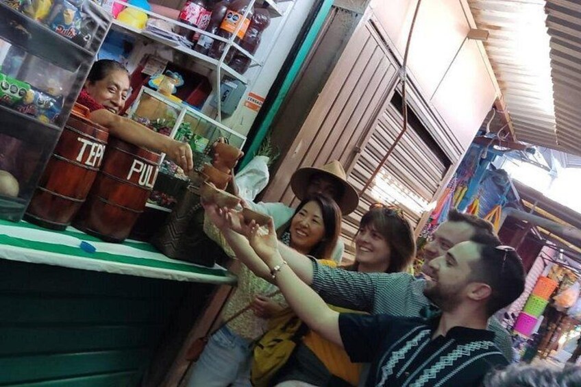 The pulque, the tepache, are pre-Hispanic drinks, with a history in the market. 2