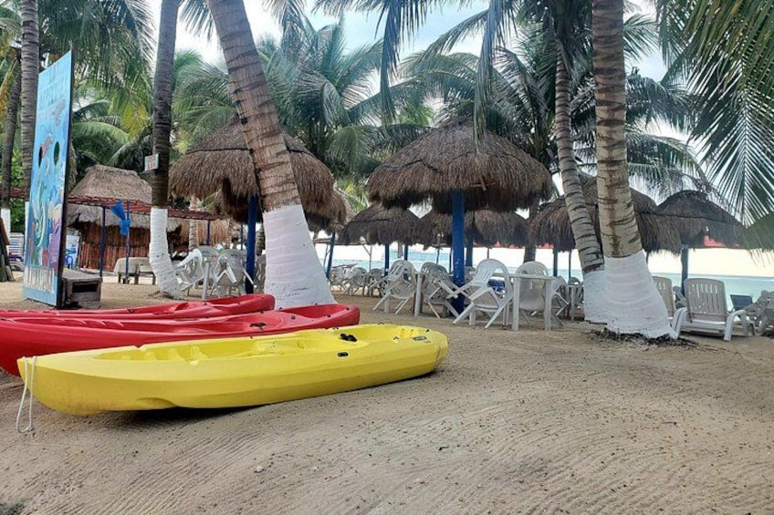 ADULTS GOLD A day at the beach at Los Arrecifes Restaurant-Open Bar And Massage. 4