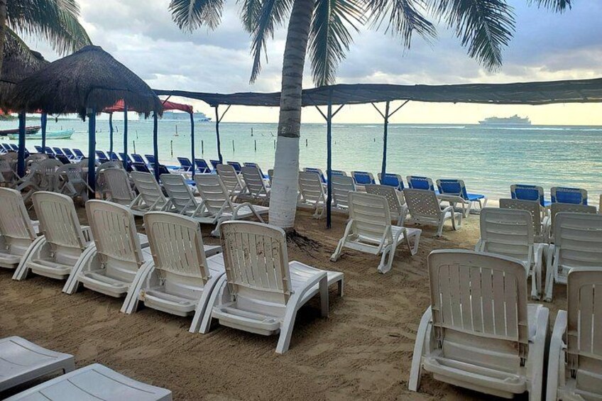 ADULTS GOLD A day at the beach at Los Arrecifes Restaurant-Open Bar And Massage. 5
