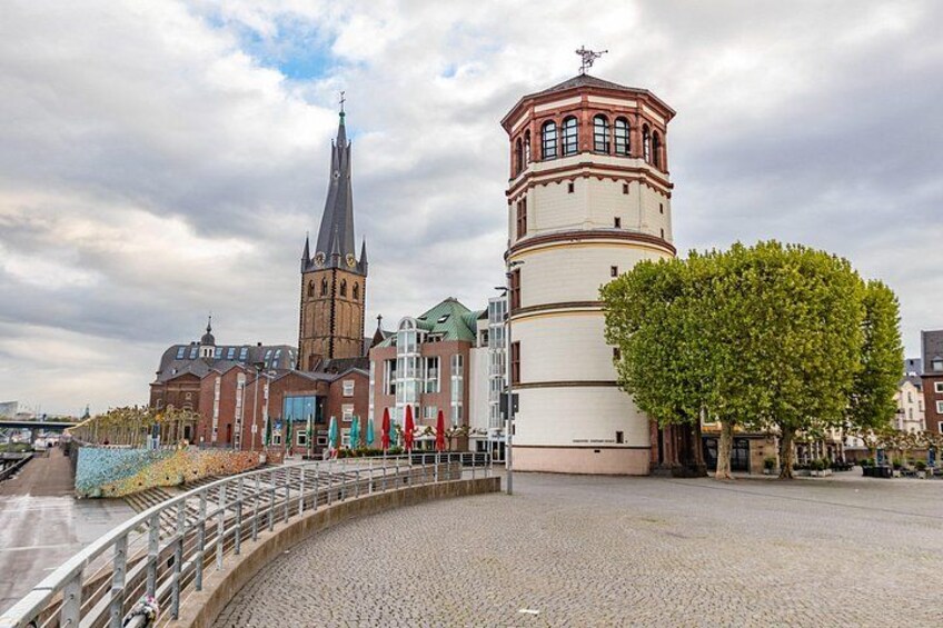 Explore Dusseldorf in 60 minutes with a Local 1