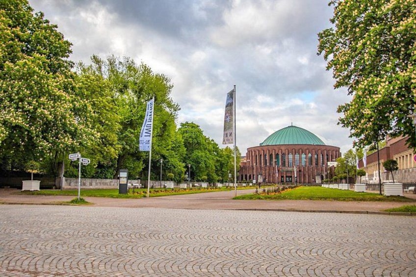 Explore Dusseldorf in 60 minutes with a Local 3