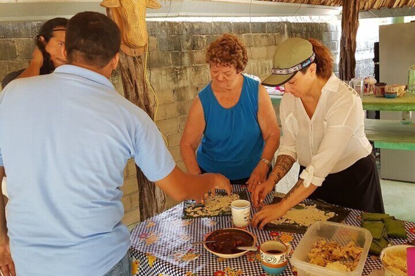  Cooking lessons of traditional Mole.