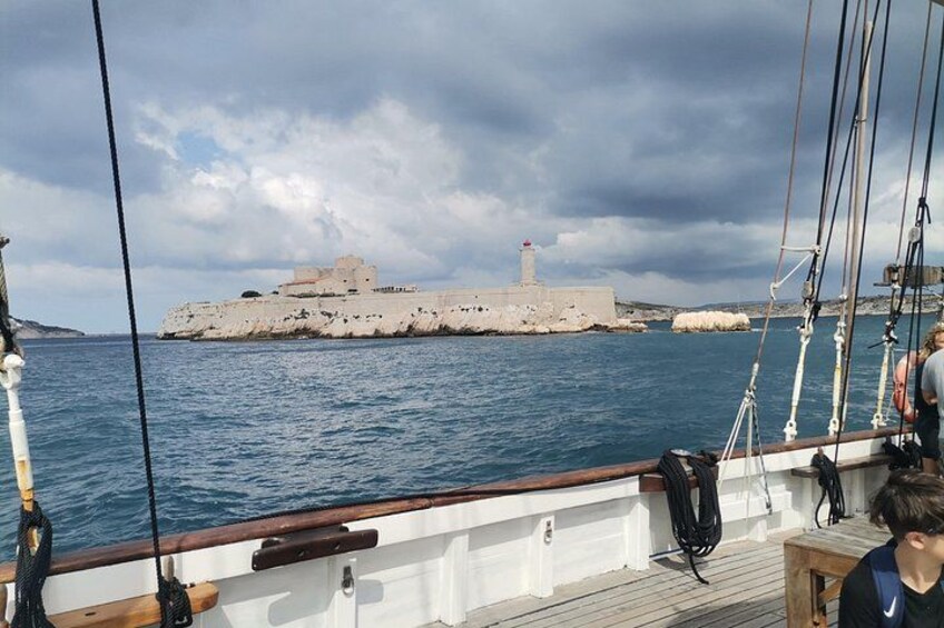 Discovery of the coves of the Blue Coast by boat 1