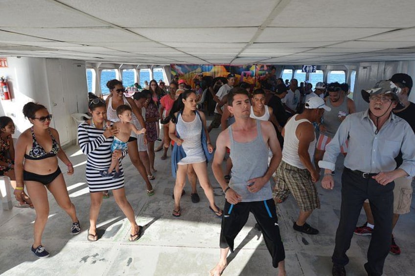 Party in the boat 3