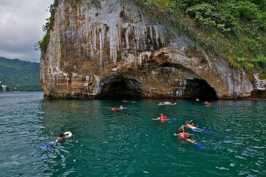 Snorkeling in the arches 1