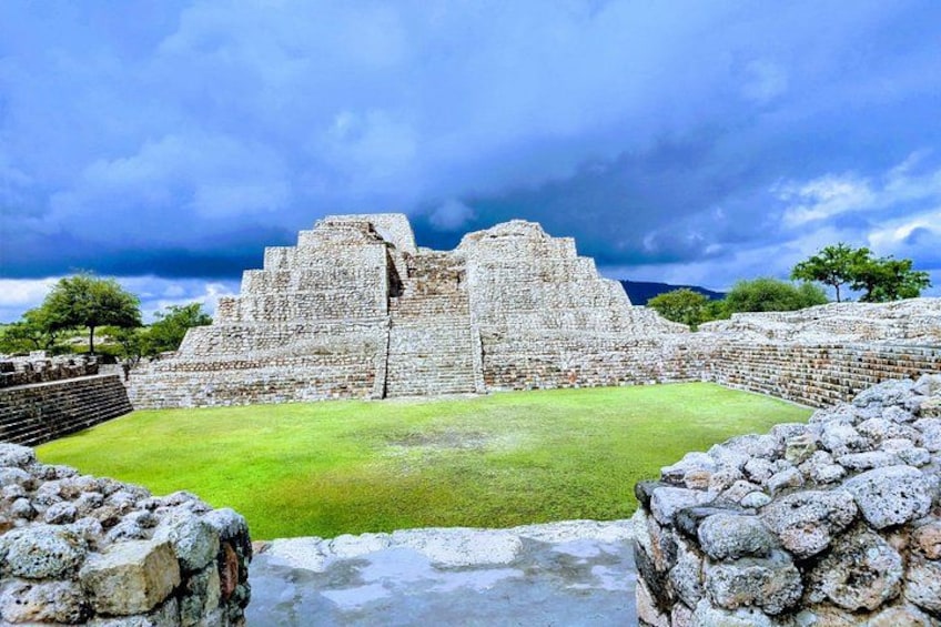 A not crowded Archaeological tour in Cañada de la Virgen 2