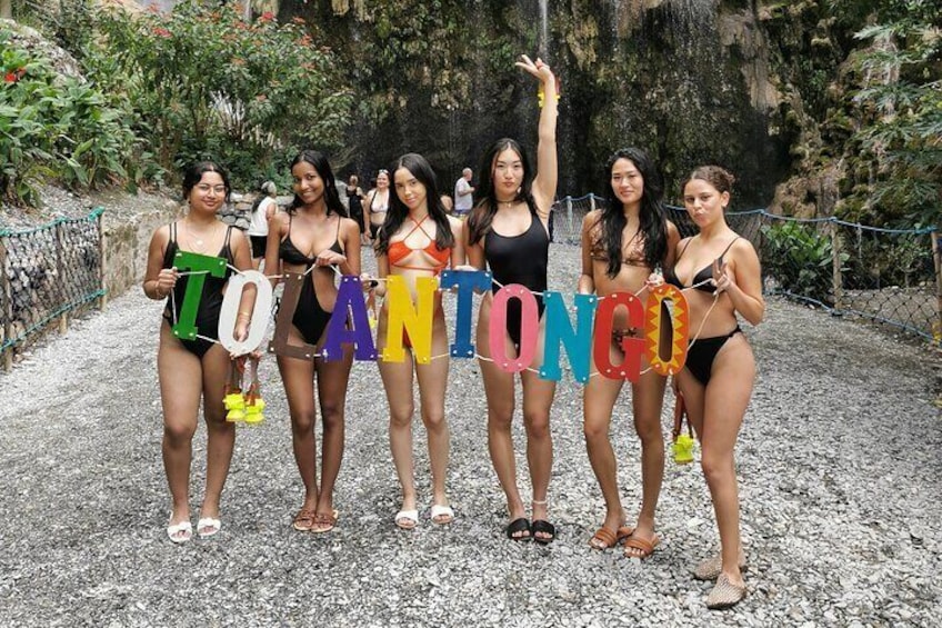 A group of people holding colorful letters spelling 'TO ANTONO'. 1