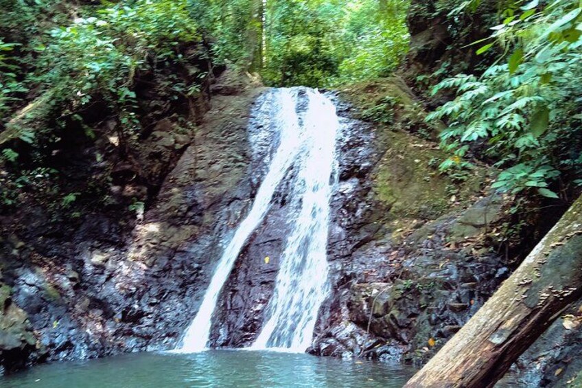Hike 10 waterfalls in Jaco lunch included 4