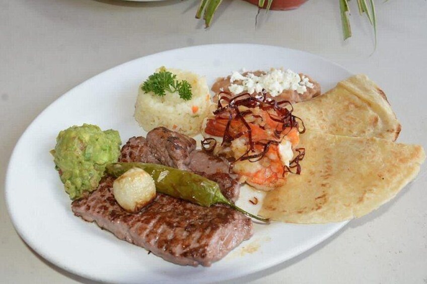 The delicious flavor of Mexican arrachera meat with shrimp mix (food not included) 3