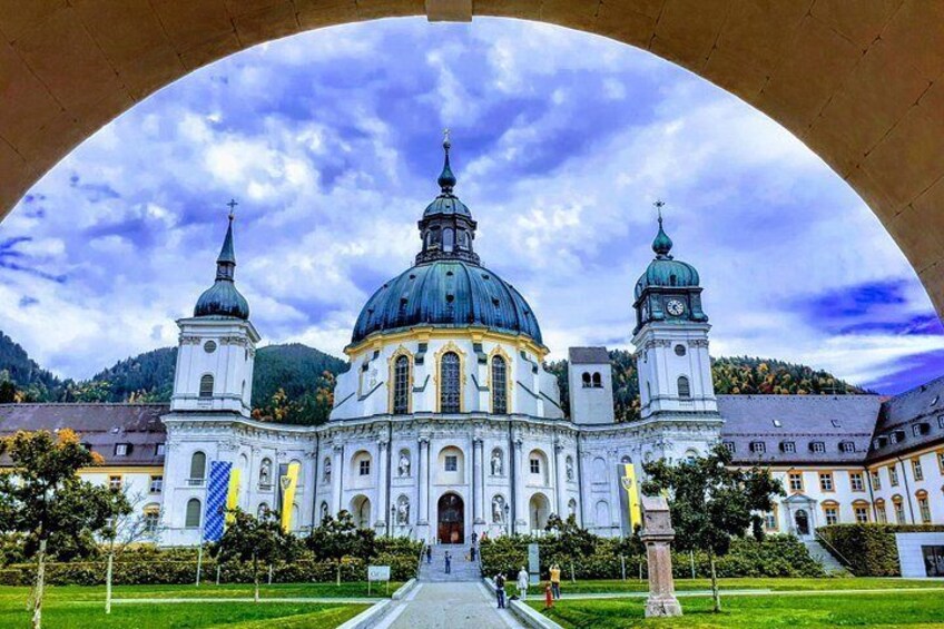 https://media-cdn.tripadvisor.com/media/attractions-splice-spp-720x480/0b/21/5f/57.jpg 5