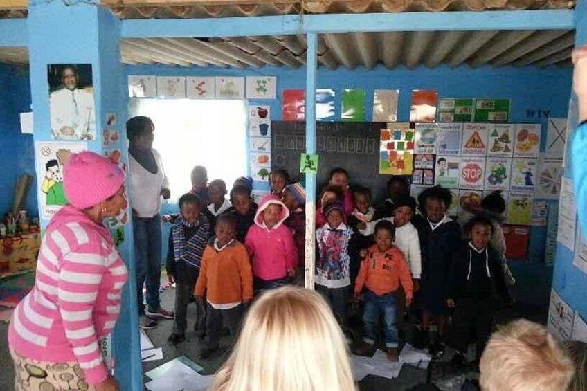 Kide sing for tourists at Kindergarden 4